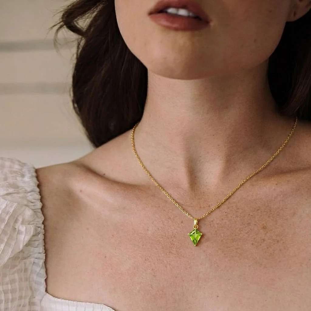 Peridot Kite Solitaire Pendant Necklace in 925 Sterling Silver 1.4ct - Image 9